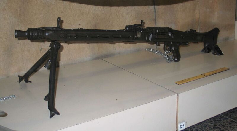 Datei:MG42-machine-gun-batey-haosef-1.jpg